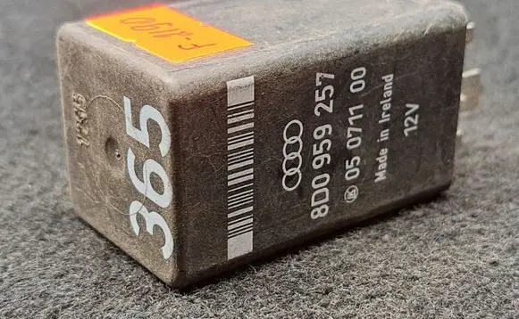 Audi A6 S6 C4 4A Other relay 8D0959257