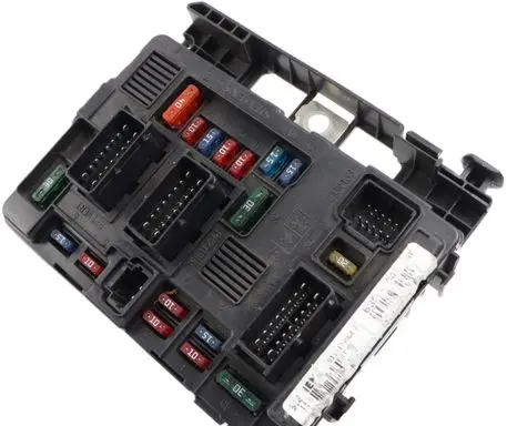 Peugeot 206 Fuse module 9643498780 S118470004F