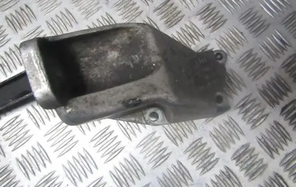 Audi A6 S6 C5 4B Engine mounting bracket 8d0199307l
