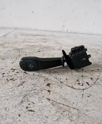 BMW 5 E39 Indicator stalk 8352172