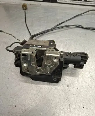 Mercedes-Benz E W211 Front door lock 2117200935
