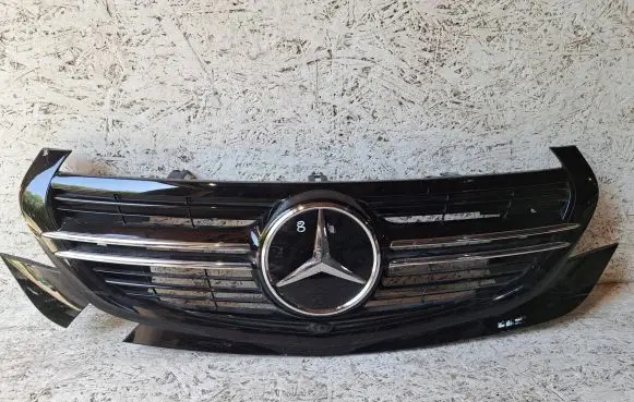 Mercedes-Benz EQC Front bumper upper radiator grill