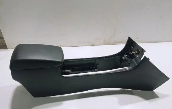 Mazda 3 I Armrest