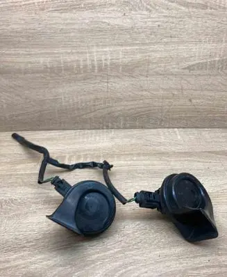 Nissan Primera Horn signal 703881157 WITHPLUG