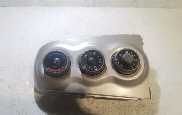 Toyota Yaris Climate control unit 554060D190