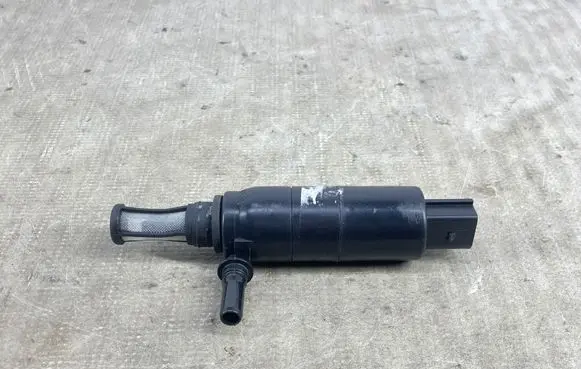 BMW 5 F10 F11 Headlight washer pump 7217792