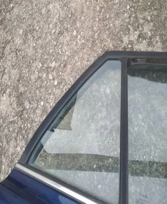 Toyota Avensis T250 Rear vent window glass 