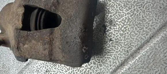 Skoda Octavia Mk2 (1Z) Front brake caliper