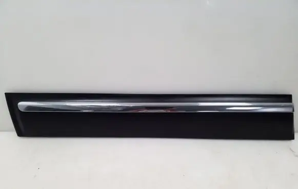 Nissan Qashqai Front door trim (molding) 80871BR01A