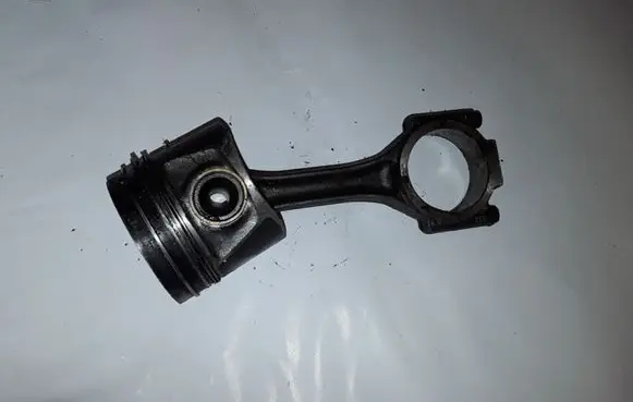 Skoda Fabia Mk1 (6Y) Piston with connecting rod 038J