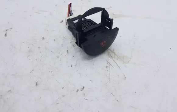 Nissan X-Trail T30 Hazard light switch 06016