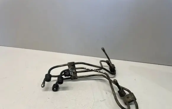 Fuel injector supply line/pipe
