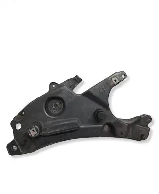 Volvo S90, V90 Fender mounting bracket 31378984