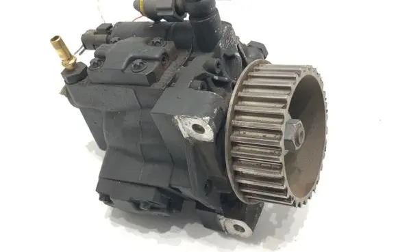 Renault Megane III Fuel injection high pressure pump 8200704210