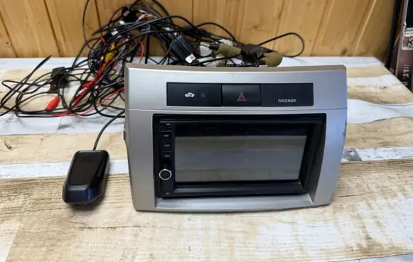 Toyota Corolla Verso AR10 Screen/display/small screen AD907032
