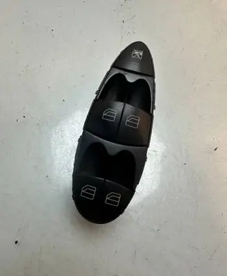 Mercedes-Benz E W211 Electric window control switch 2118219951