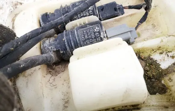 BMW 3 E90 E91 Windscreen/windshield washer pump 6712730258901 67127302589-01