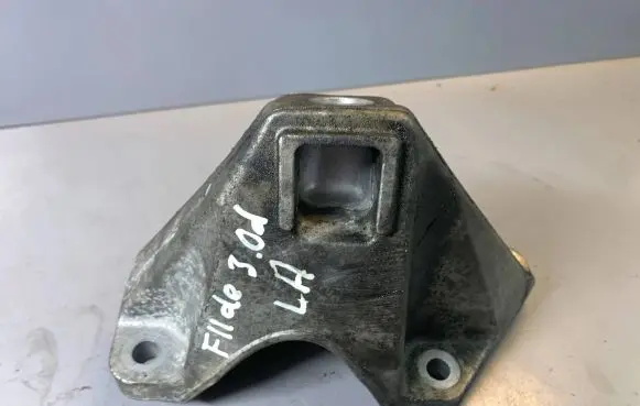 Engine mount bracket