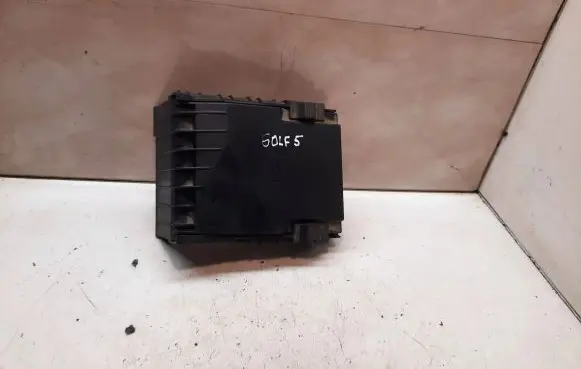 Volkswagen Golf V Fuse box cover 1K0937132F 017180061 014189871