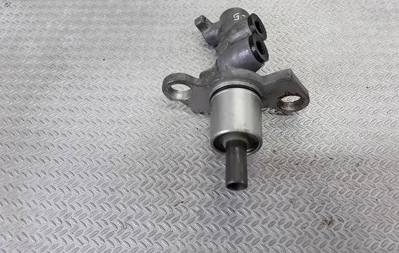 Master brake cylinder