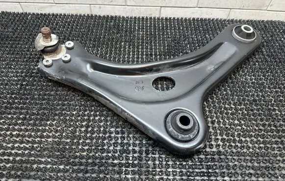 Citroen DS3 Front lower control arm/wishbone