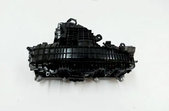 Volvo XC40 Intake manifold 32361916