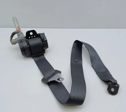 Volvo V50 Rear seatbelt 8665536