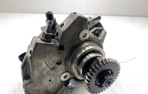 Mercedes-Benz S W221 Fuel injection high pressure pump A6420700501