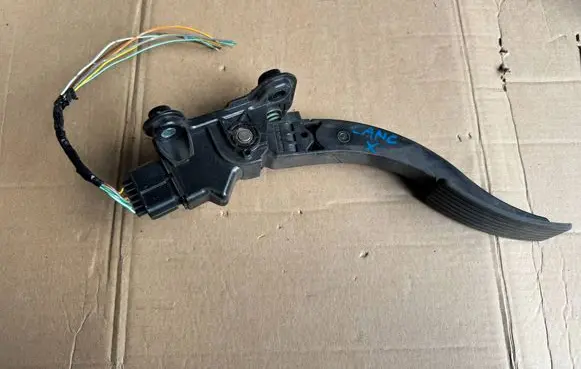 Mitsubishi Lancer VIII Accelerator throttle pedal MN101544 08267A1B 50008838448
