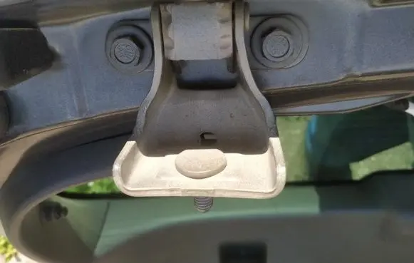 Peugeot 3008 I Tailgate/trunk/boot hinge