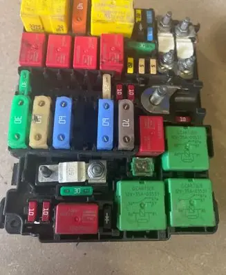 Citroen C4 II Picasso Fuse module 9804848580
