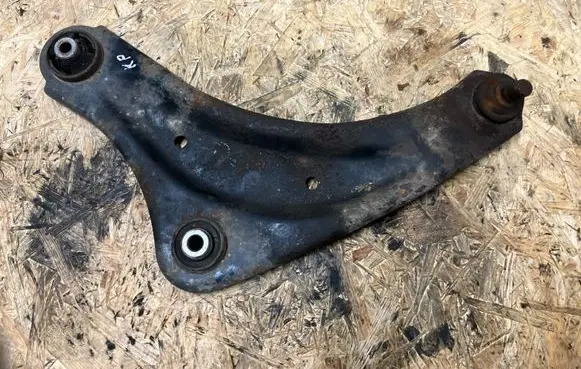 Nissan Juke I F15 Front lower control arm/wishbone 