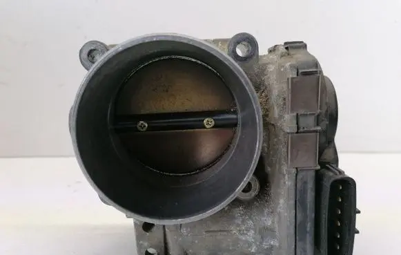 Volvo V70 Throttle valve 8677796