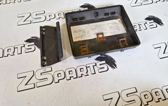 BMW 7 E32 Fuse box cover 1374029 1379502 6113