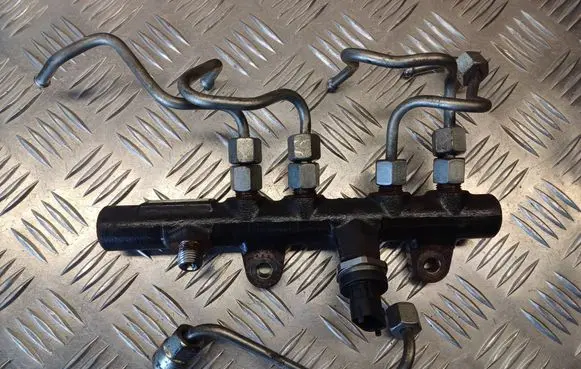 Fuel main line pipe