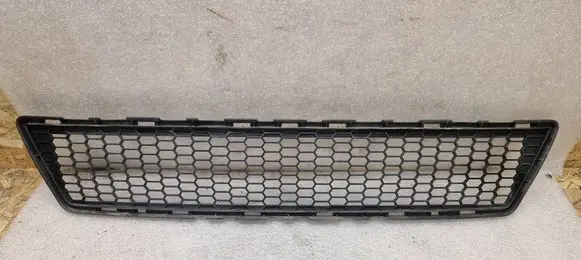 Toyota Verso Front bumper lower grill 531120F040