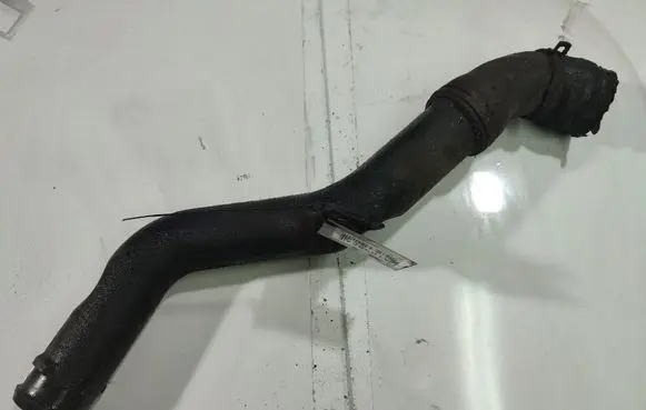 Volkswagen PASSAT B4 Intercooler hose/pipe 