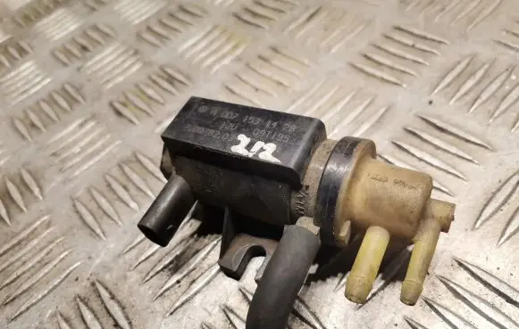 Mercedes-Benz E W212 Turbo solenoid valve 0071531428 A0071531428