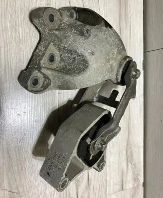 Mercedes-Benz B W246 W242 Engine mounting bracket A246880741