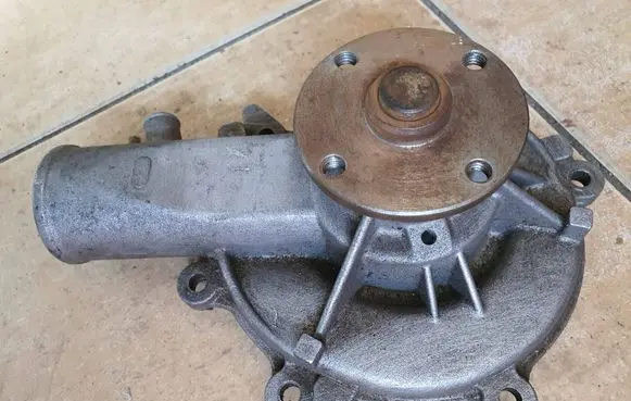 Opel Rekord E2 Water pump VKPC85600
