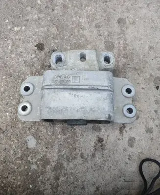 Volkswagen PASSAT B7 Engine mount bracket 1k0199555