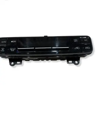 Toyota Auris E180 Climate control unit 5590002C60