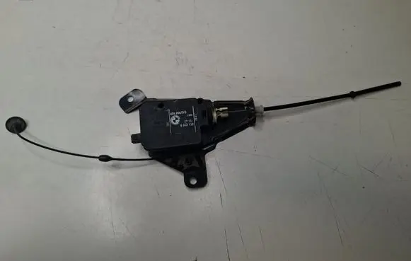 BMW 5 E39 Fuel tank cap lock motor 8352168 40620433 4711
