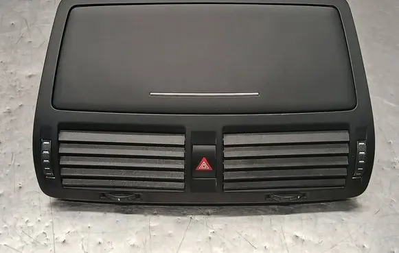 Skoda Octavia Mk2 (1Z) Dash center air vent grill 1Z0820951