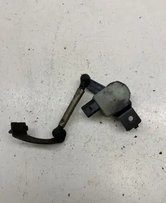 Headlight/headlamp level sensor