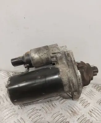 Volkswagen Golf V Starter motor 02Z911023F