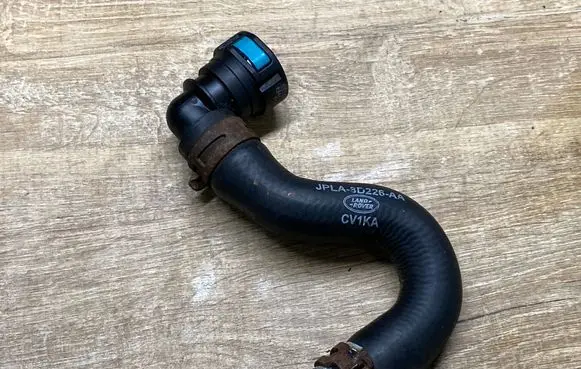 Land Rover Discovery 5 Engine coolant pipe/hose JPLA8D226AA CV1KA
