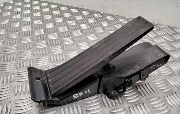 BMW 1 E81 E87 Accelerator throttle pedal 6793742