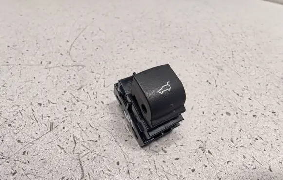 Tailgate opening switch