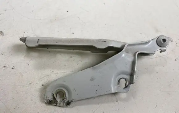 Audi A3 S3 8V Engine bonnet/hood hinges 8V0823302